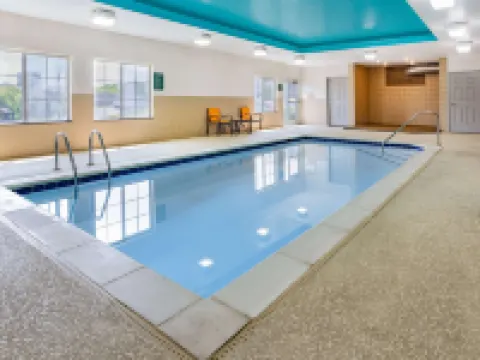 La Quinta Inn & Suites by Wyndham Norfolk Hotels in Norfolk