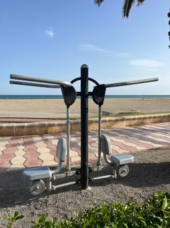 Two Bedroom Apartment on Front Line of the Beach Отели рядом с достопримечательностью «Aquarium Costa De Almeria»