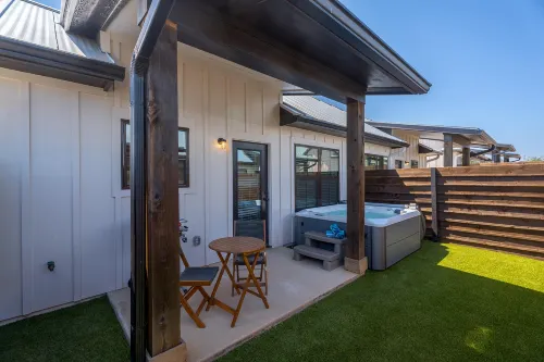 Ricky's Roost with Hot Tub - Luxury