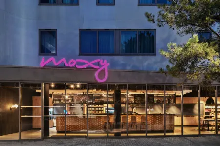 Moxy Amiens Отели рядом с достопримечательностью «Парк Сен-Пьер»