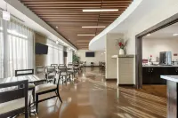 Best Western Plus Lakeview Hotel - bar