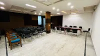 Qotel Signature Lavish Inn Rajouri Garden
