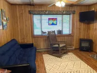 Cozy Creek Cabin: 1-Bedroom Cabin next to Pipestem Resort Hotels in Bluestone River