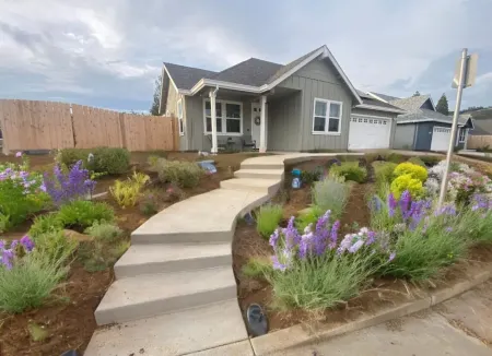 Hot tub, ping pong, and walking distance to over 25 wine tasting rooms!