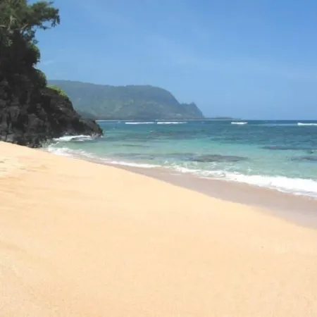 Oceanfront Luxury Penthouse Condo w/AC in North Shore’s Premier Property