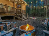 The Edelweiss-NEW! Arcade Room, Hot Tub, Firepit, 5 minutes to town!