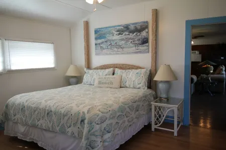 The Lodge, cozy one bedroom King Cottage on the Indian River Lagoon Отели в г. Сейнт Луси