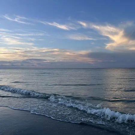 NEW condo! Just 15 min to Ft Myers and Sanibel beach! Great Location!!