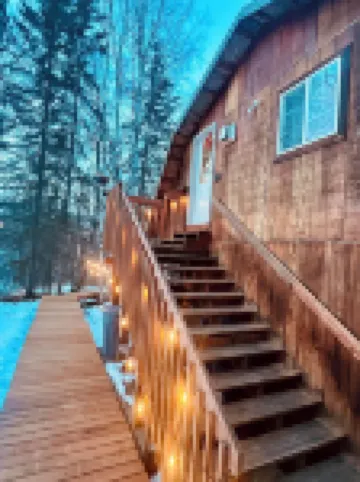 Cozy pet friendly cabin on creek with WiFi near Anchorage