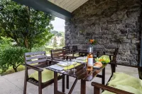 Holiday Cottage Rental with Shared Pool, Sea and Mountain View Hotels in Nordeste