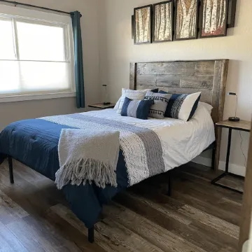 2 bm newly reno condo w/AMAZING Mt. view & 2 blks fr main st /Arkansas River