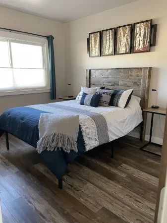 2 bm newly reno condo w/AMAZING Mt. view & 2 blks fr main st /Arkansas River