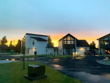 Modern, pet-friendly mountain house! Отели в г. Карбон