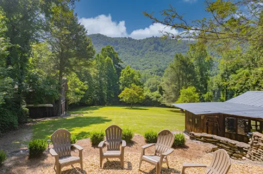 Near Lake Burton, gorgeous Mtn. View, 1920 Timpson Creek School House.