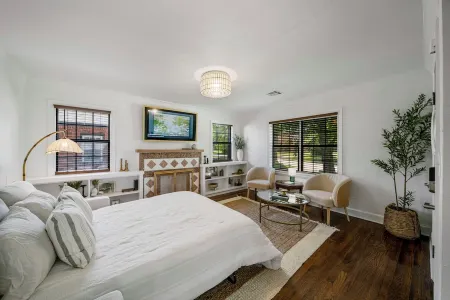 Hot Tub! String Lights! Putting Green!Near by: TU, Expo Sq, Rte. 66, Bok Отели рядом с достопримечательностью «Expo Square»