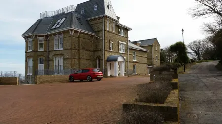 One Bedroom Apartment with Private Balcony and Sea Views Отели рядом с достопримечательностью «Шанклин в Ventnor Coastal Walk»