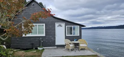 Welcome to your perfect weekend getaway right on the water! Hotels near Kandle Skatepark