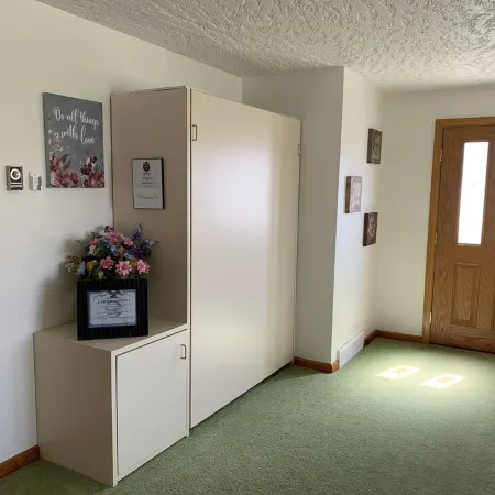 Experience Helper Charm - Spacious 4-Bedroom Retreat