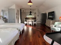 Sunny Studio Loft Next to RISD & Brown w/ Parking!