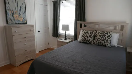 C8, Perfect location, historic downtown, balcony,  near beaches, FREE parking!