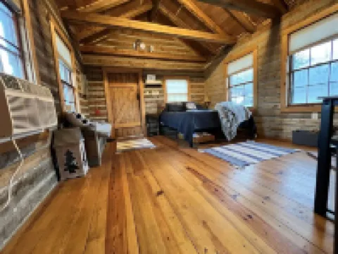 Little Dreamer log cabin