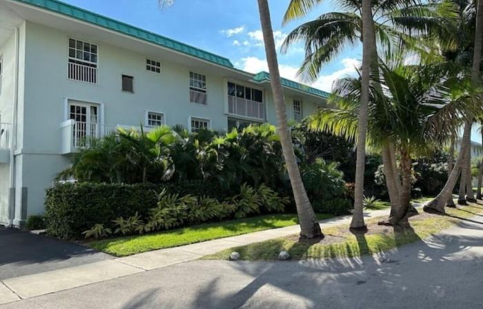 Key Biscayne 2 bedrooms sleeps 4 walk 2 beach shops