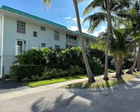 Key Biscayne 2 bedrooms sleeps 4 walk 2 beach shops Hoteles en Key Biscayne