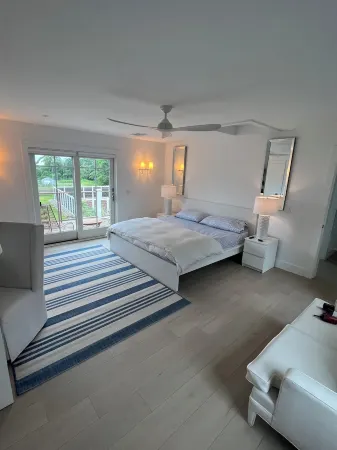 Brand New 4 Bed Luxurious Villa Ocean Views with New Pool and Pickleball Court. Отели в г. Уэстерли