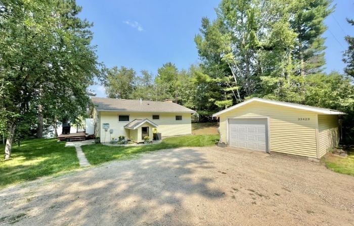 Relax and recharge! Cabin on a tranquil bay on Deer Lake is a perfect get away!
