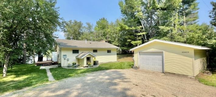 Relax and recharge! Cabin on a tranquil bay on Deer Lake is a perfect get away! 이타스카 카운티 호텔