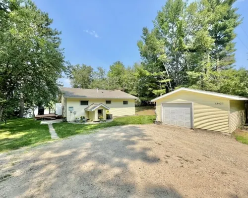 Relax and recharge! Cabin on a tranquil bay on Deer Lake is a perfect get away! イタスカのホテル