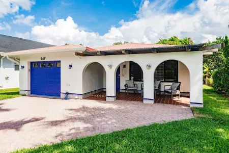 Walk to the Beach! Charming Home w/ Fire Pit