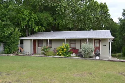 Lago Haus, Top Unit, Wundercove Cottage, Access to Shared Pool and River