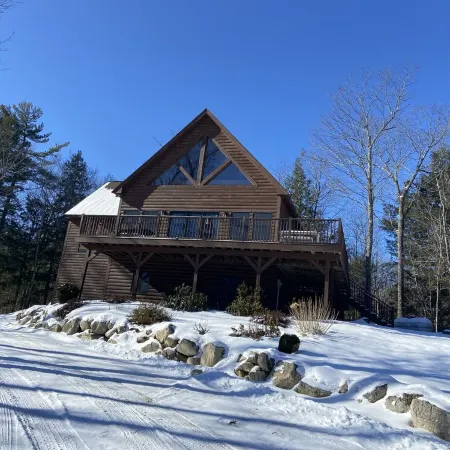 Njoy Charm - Gorgeous Family and Pet Friendly Home