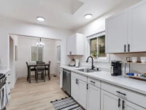 Martinez Manor - Modern Home - Close to downtown Hotels in Martinez