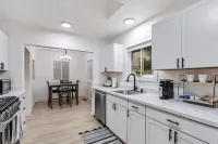 Martinez Manor - Modern Home - Close to downtown