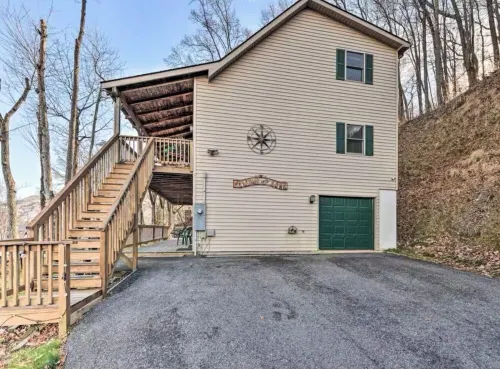 Altitude Adjustment- Spacious and Inviting Home w/Gorgeous Mountain Views!