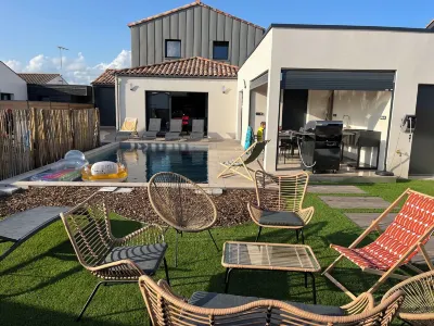 Villa Avec Piscine et Spa à 1 km de la Plage 聖吉爾－克魯瓦德維住宿飯店