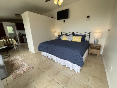 A petite retreat, Family/Pet friendly-Amazing view and location! Hotels near Cape Mendocino Lighthouse(At Shelter Cove)