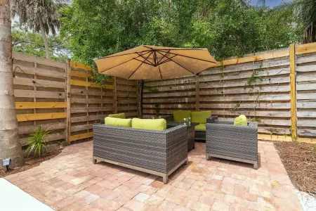 Pet Friendly Tropical Villa, Heated Salt Pool