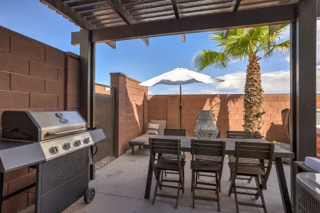 THREE Bedroom Cozy Retreat/Pool