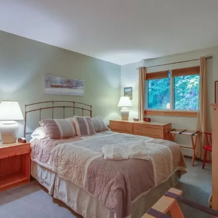 Luxurious MTN Retreat - On site Spa & Pool.