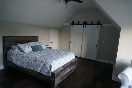 New Barn Apartment on 55 acres/waterfront