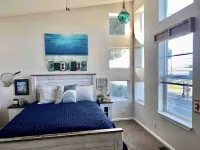 🛟🎣😎Harbor Lite 2BdrmDreamHouse +Loft! AT the PORT. Peeks of Harbor,River,Ocean! Hotels in Harbor