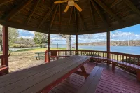 Cozy 4-bedroom house with WiFi, Hot Tub and Fire Pit