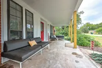 Game Day Getaway: Pet-Friendly Razorback Stay