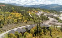 Luxurious and Pristine Winter Park Cabin w Deck Views & Private Hot Tub
