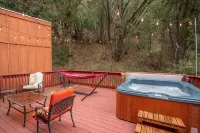 Forest Dream Retreat: A-Frame Cabin/Hot Tub/Games