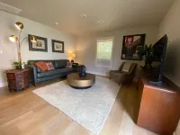 The Benton - Warmly decorated, cozy apartment in downtown Bentonville - Apartments