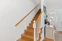 Waterviews, Comfort & Convenience!